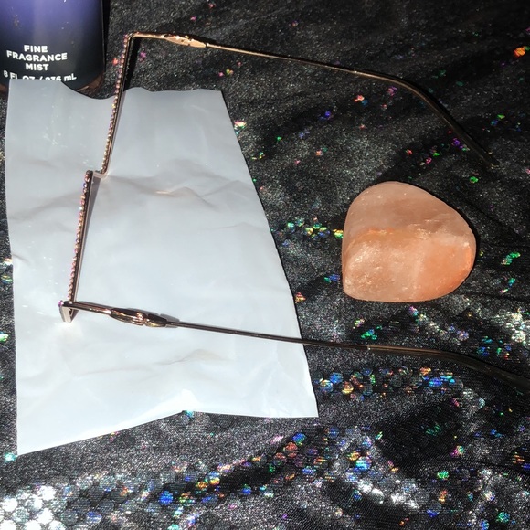 V-shaped Diamond Glasses NWOT - Picture 9 of 13